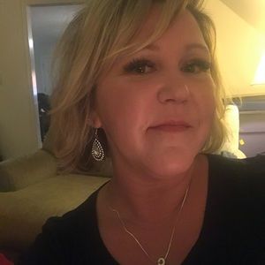 Meet your Posher, Valarie